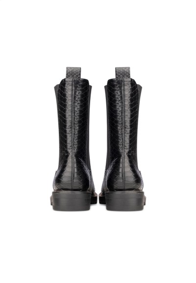 Lea ankle boots black – rear view with pull tab and crocodile texture