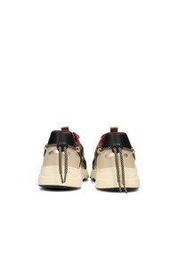 Achteraanzicht van de CARI dames sneaker met chunky zool en treklus
