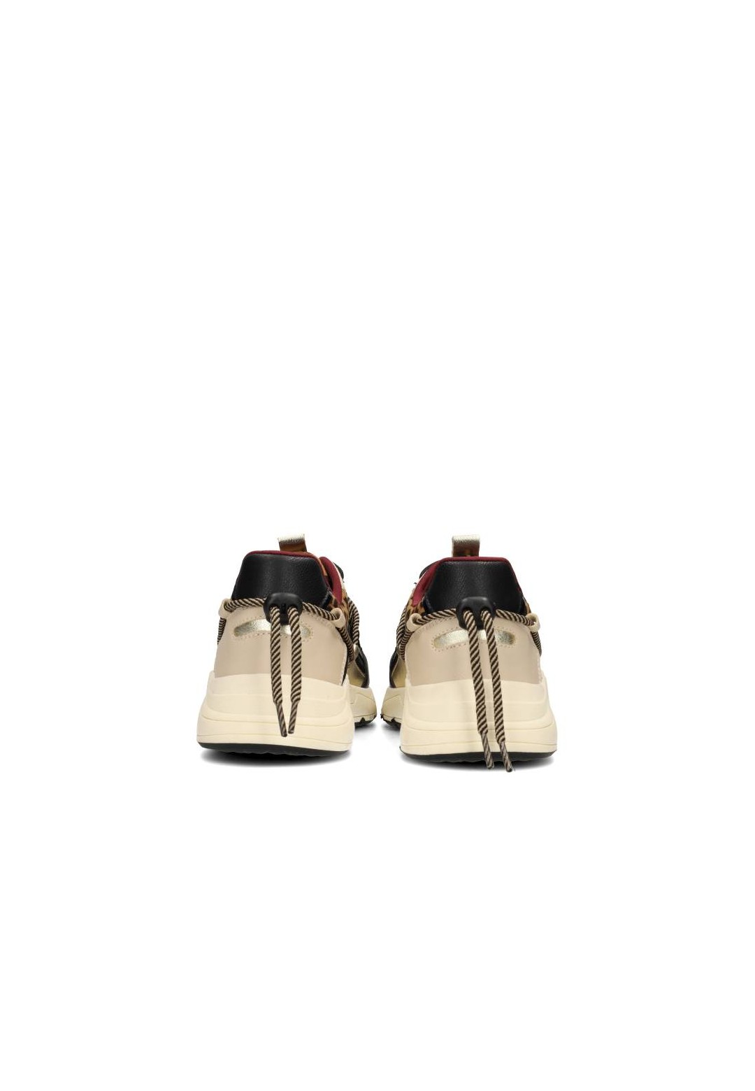 Achteraanzicht van de CARI dames sneaker met chunky zool en treklus