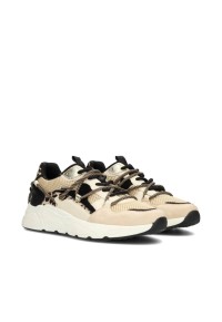 Lichte CARI sneaker met chunky zool en imitatieleer – schuine vooraanzicht