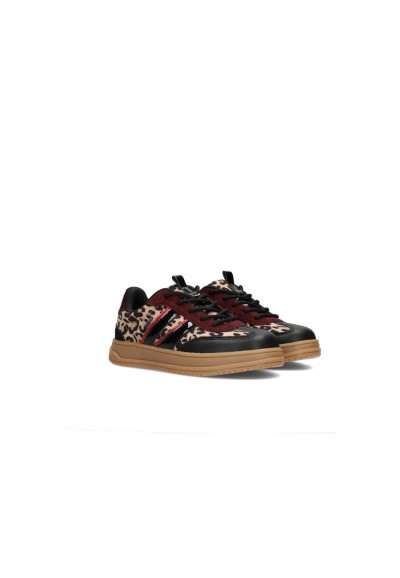 Low-top girls' sneaker with animal print and black laces – angled front