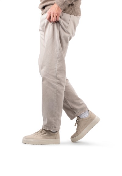 Ivar heren sneakers beige – comfortabele casual schoenen gecombineerd met beige broek