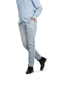 Zwarte leren Joni heren veterschoenen – gedragen met casual jeans voor een moderne look