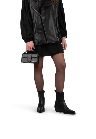 Outfit mit schwarzen Lederoptik-Stiefeletten von Haboob – knöchelhohes Westernmodell