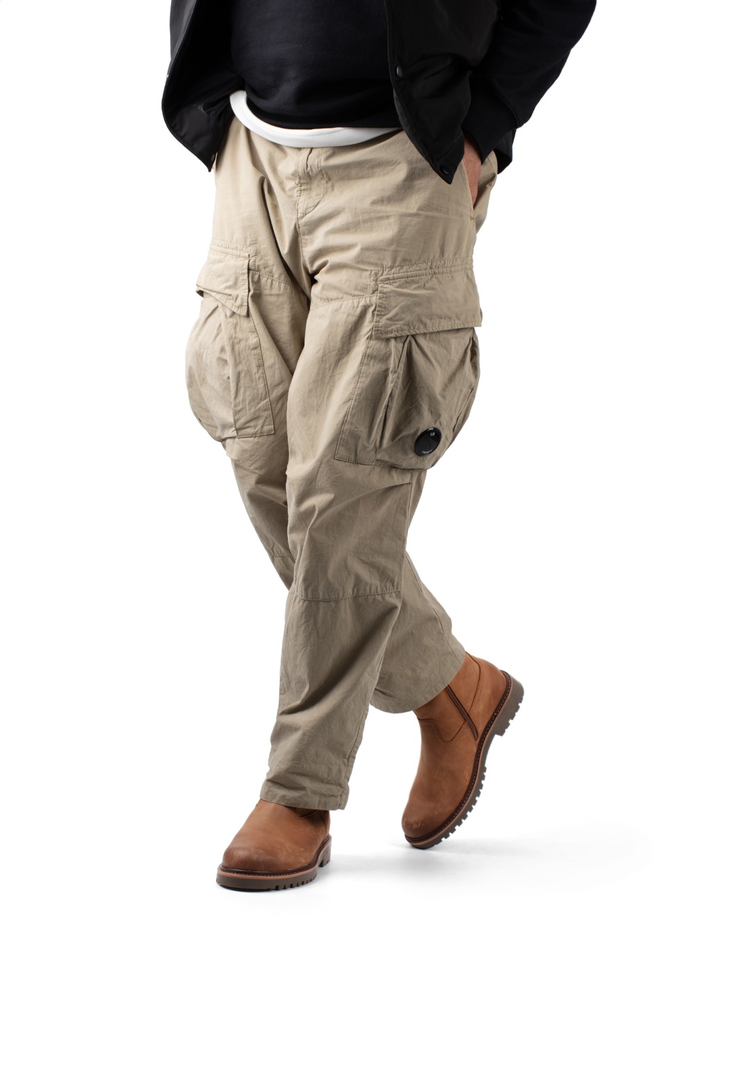 Toni heren enkellaarzen bruin suède – gedragen met lichte broek voor moderne look