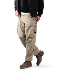 Bruine Toni heren veterschoenen – stijlvolle schoenen gecombineerd met beige broek