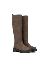 Jae boot – angled side view of vegan boot with round toe and chunky sole.