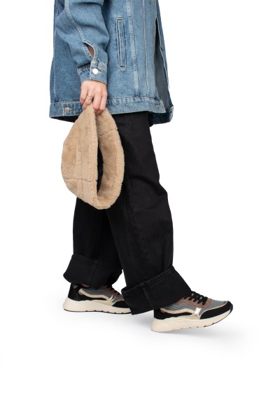 Comfortabele Charlie sneaker zwart - modelfoto - Poelman Brands
