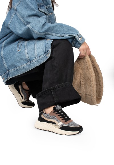 Comfortabele Charlie sneaker zwart - modelfoto - Poelman Brands