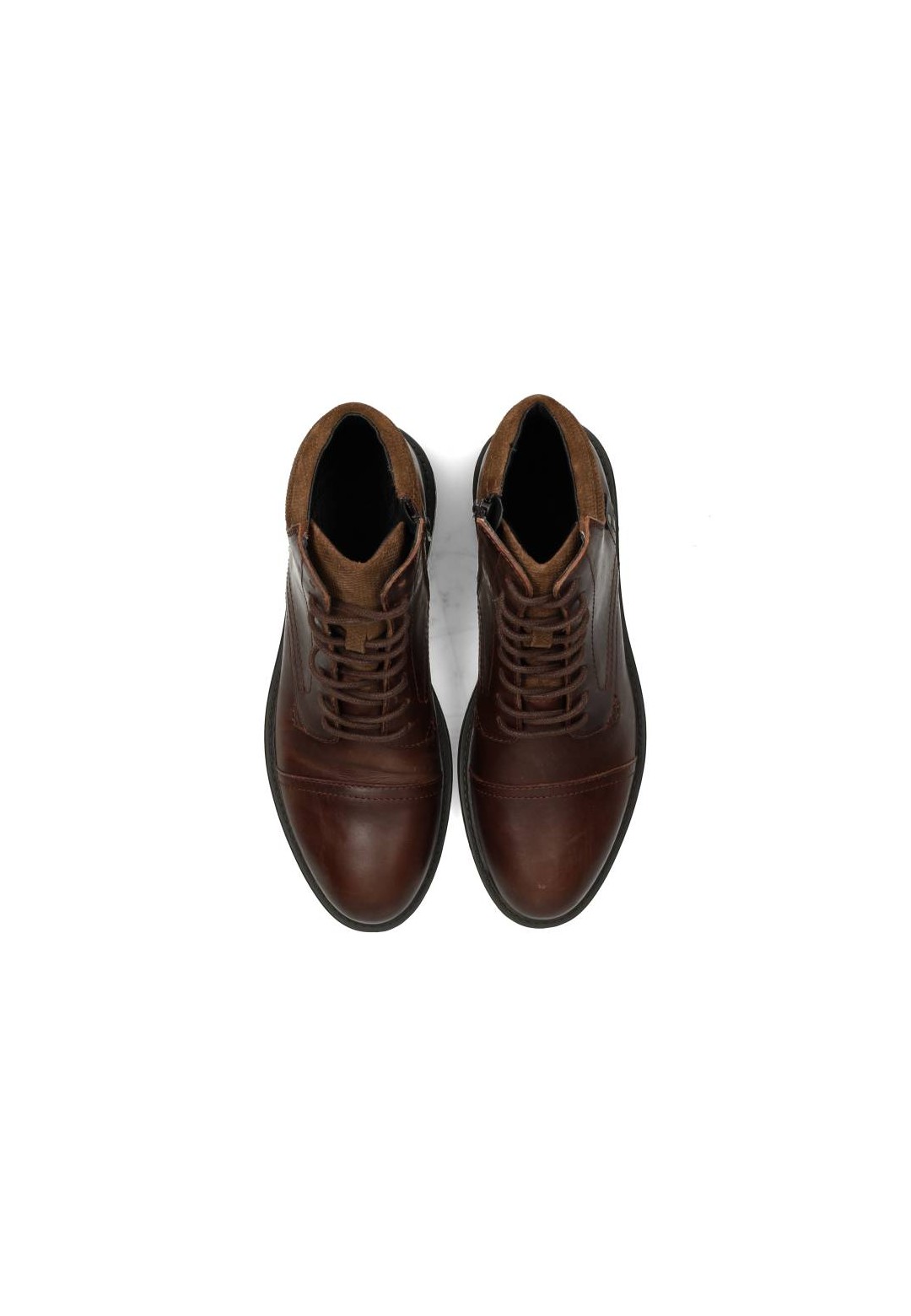 Bovenaanzicht van de Hombre leren boots met vetersluiting.