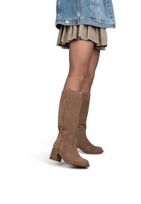 PS Poelman SAS Damen Stiefel taupe Wildleder – Seitenansicht beim Tragen