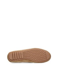 Zool van lichtbruine suède loafer met profiel voor grip