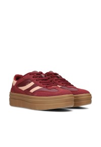 Bordeaux sneaker met plateauzool van 4,5 cm – schuine vooraanzicht