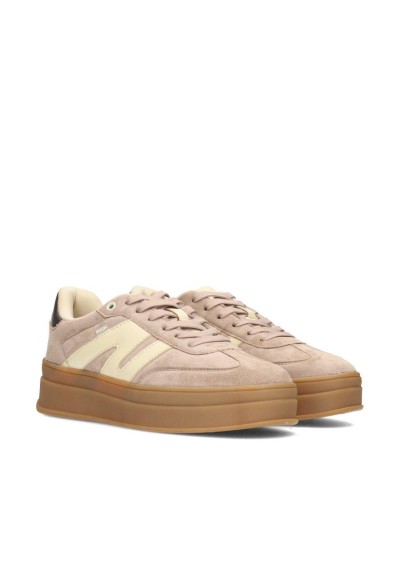 Minimalistische beige sneaker met chunky zool – schuine vooraanzicht