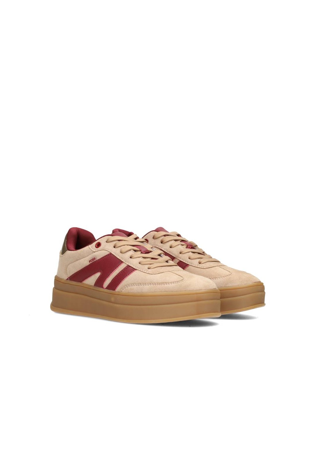 Chunky beige sneaker met rode strepen en gumzool – schuine vooraanzicht