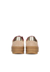 Achteraanzicht met metallic gouden hielstuk