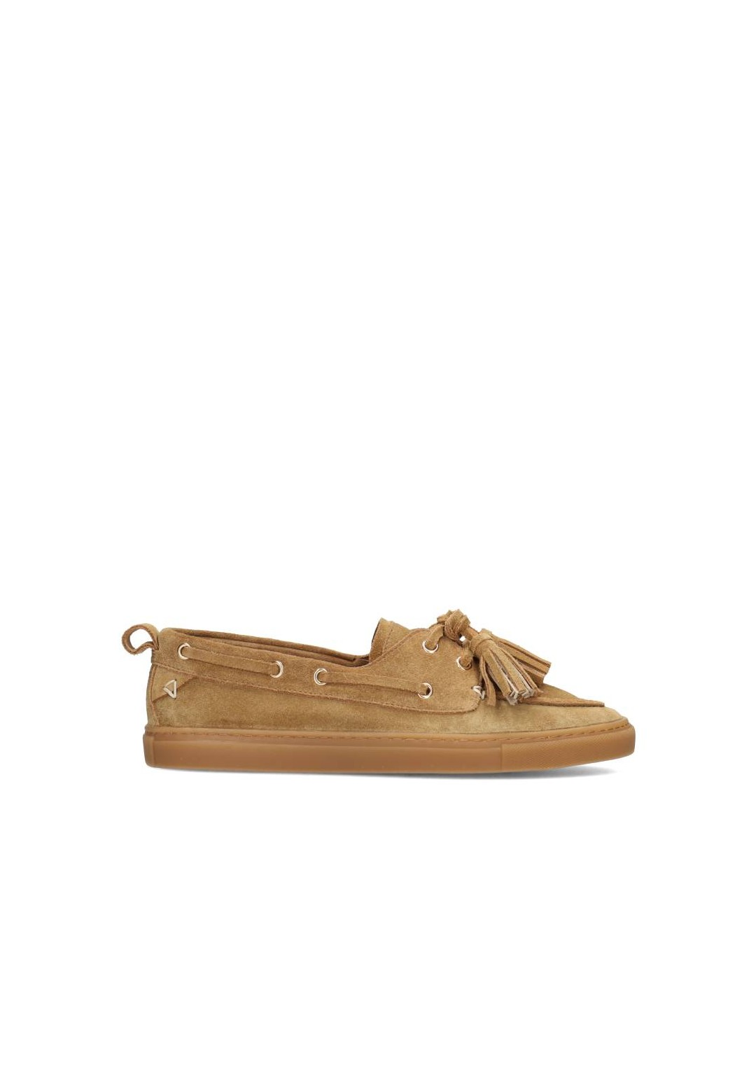 Zijaanzicht van camel suède loafers met kwastjes en platte zool