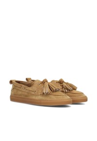 Camel suède loafers met kwastjes, schuin vooraanzicht