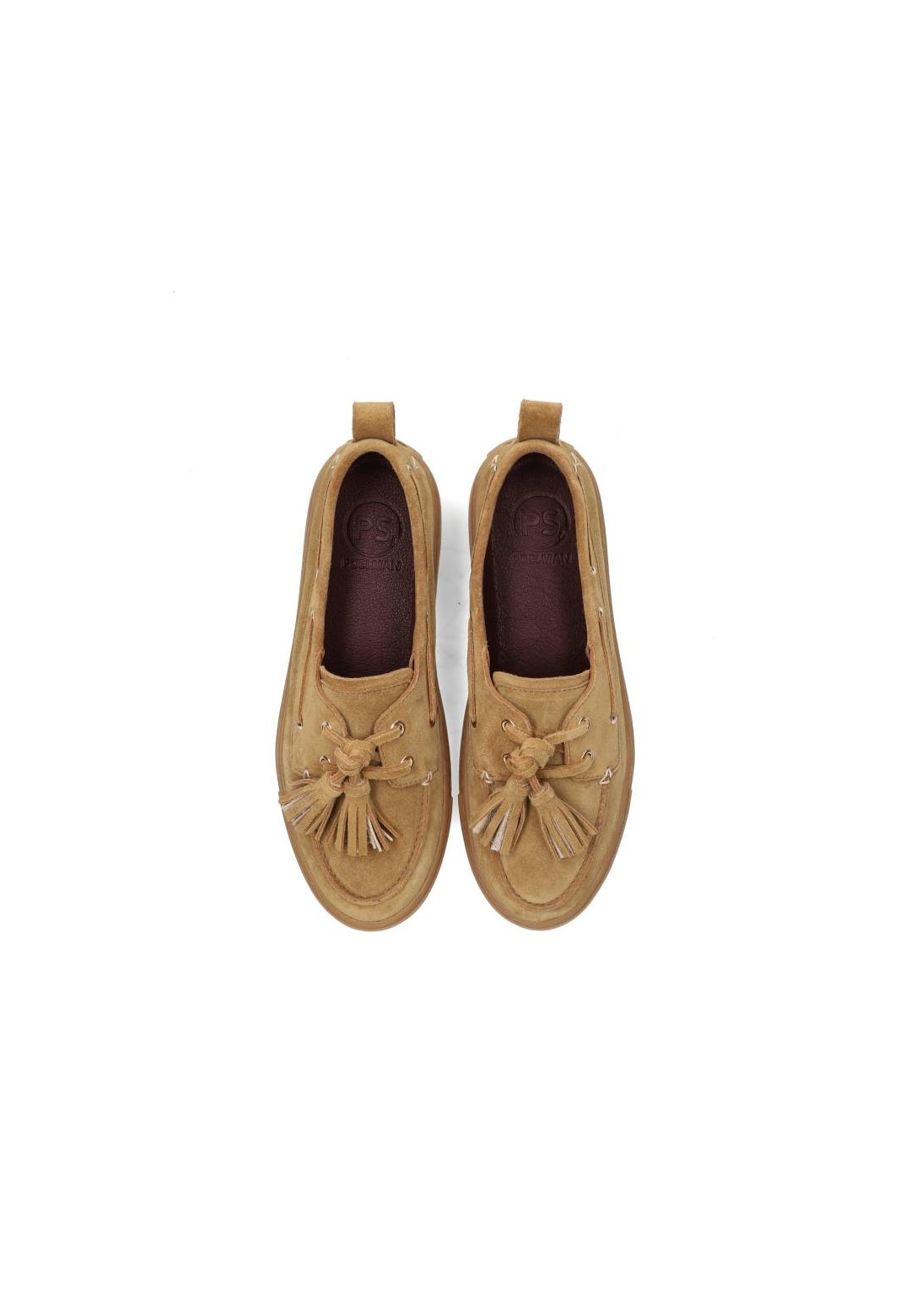 Bovenaanzicht van camel suède loafers met sierkwastjes