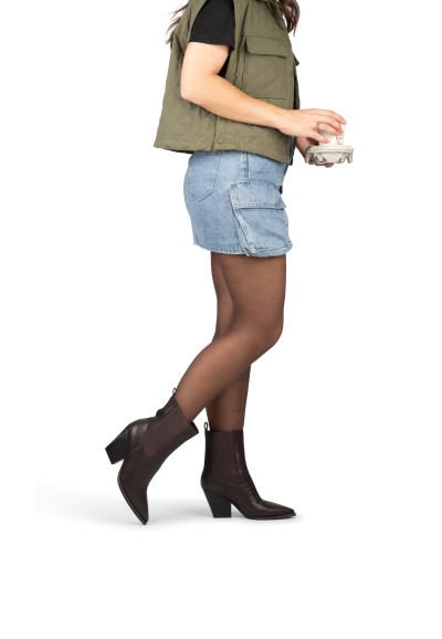 Model wears brown MARIE boot – styled with fall outfit