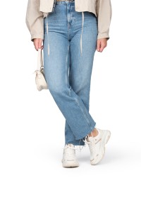 GIGI sneaker gecombineerd met jeans outfit