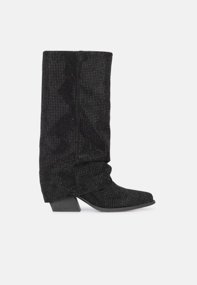 LOIS boots in black faux leather, side view on white background