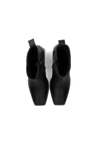 Bovenaanzicht van de Dua enkellaarzen met schachthoogte van 15 cm en wijdte van 26 cm.