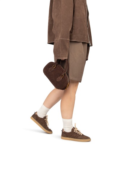 Streetstyle look with brown PS Poelman sneakers – side view