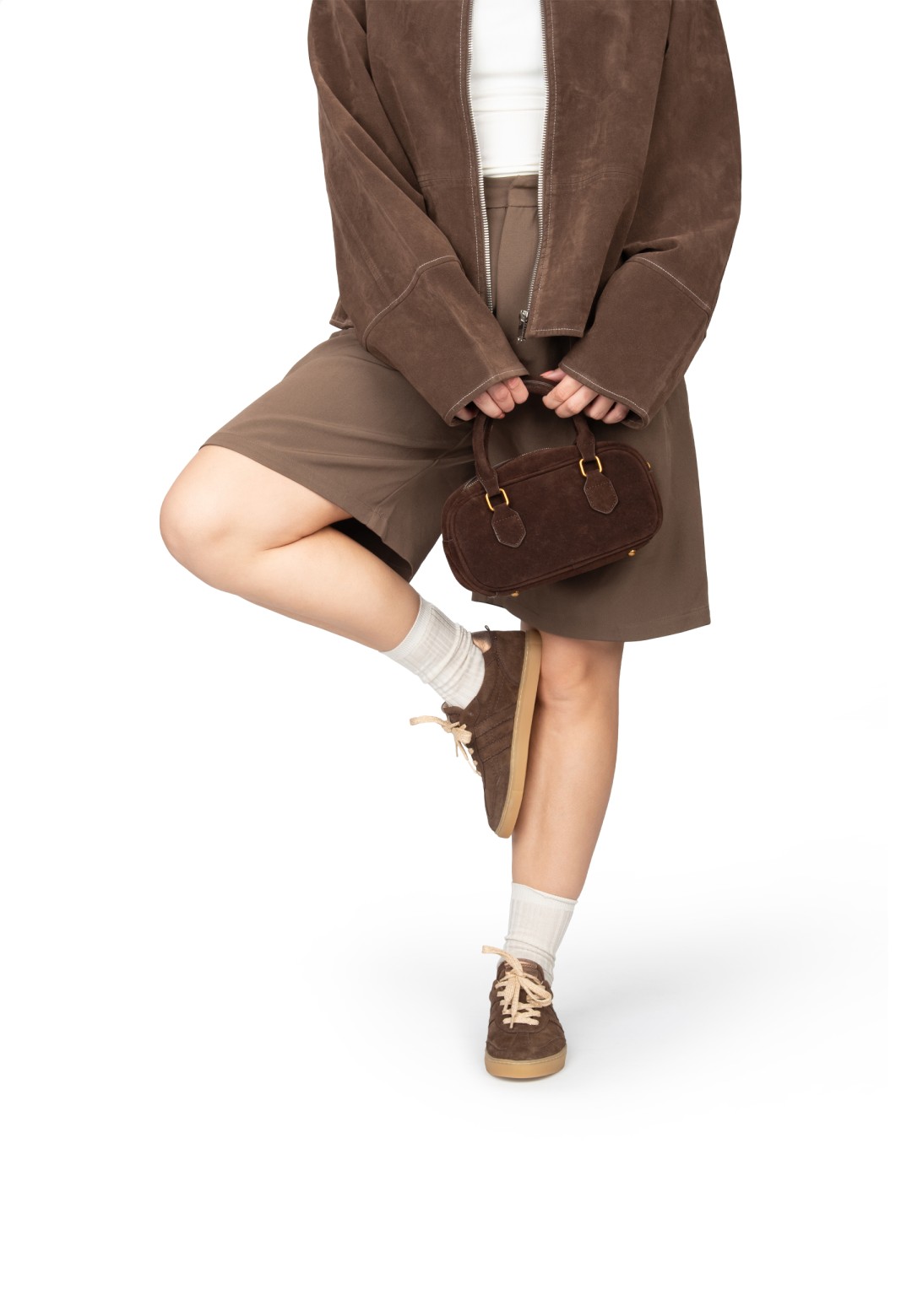 Fashion look met PS Poelman sneakers in actie – close-up