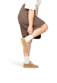 Fashion look in motion with PS Poelman sneakers – leg raised