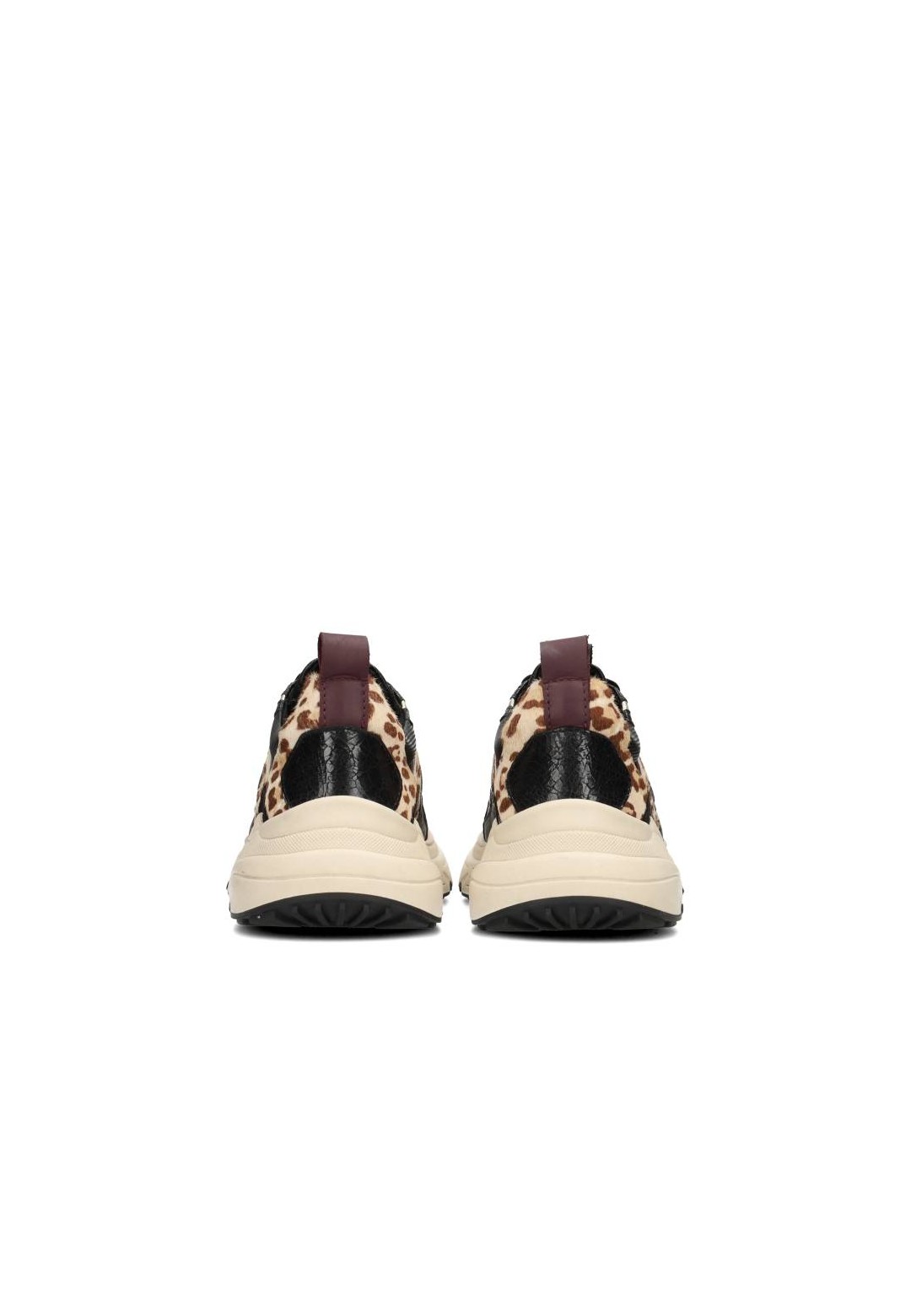 Achteraanzicht van OLIVIA sneakers met panterprint en suède details