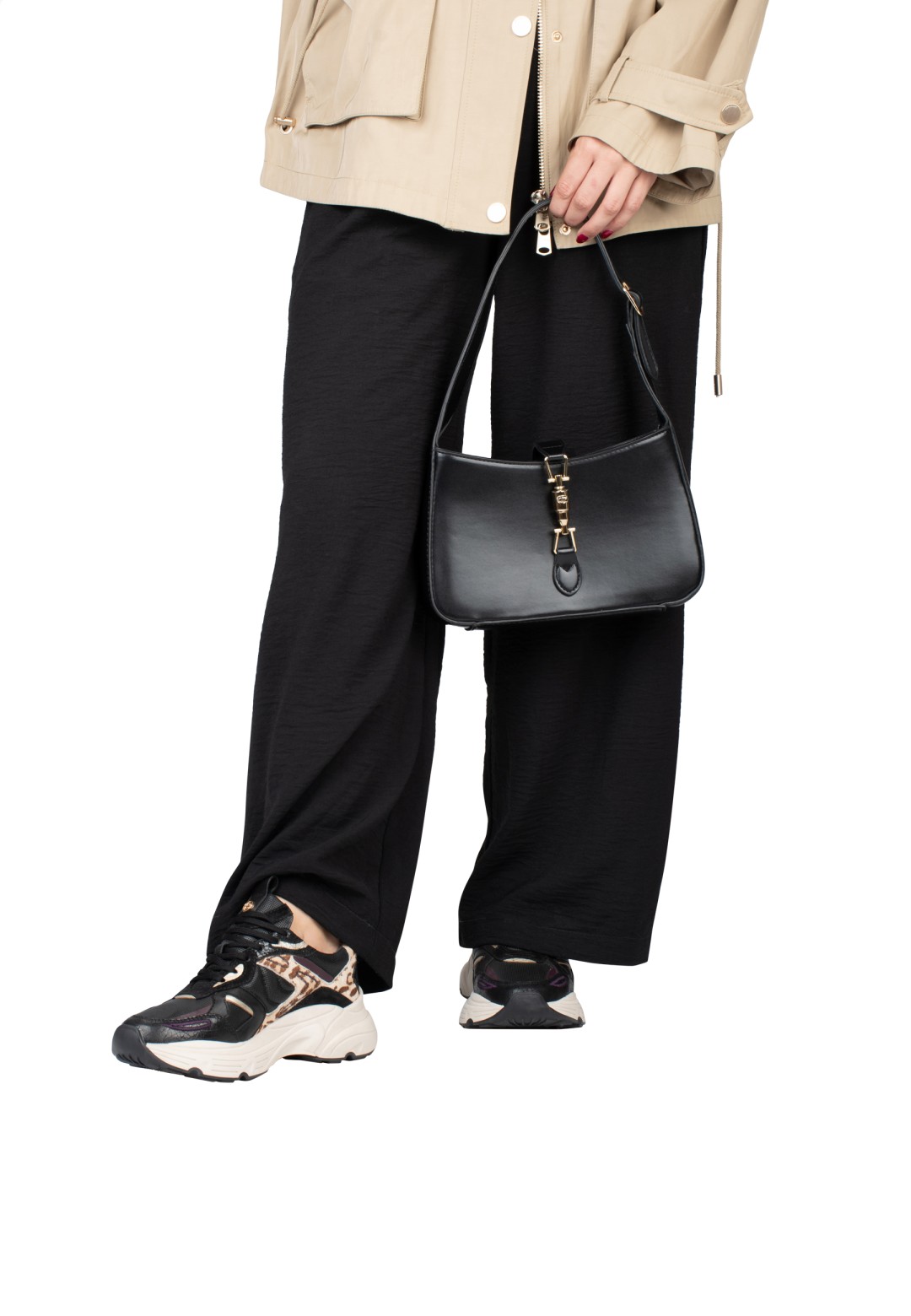 OLIVIA sneaker gestyled met zwarte outfit – sportief en vrouwelijk