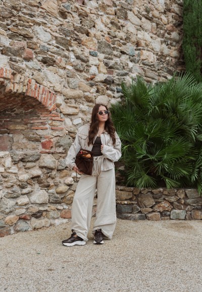 Saint-Tropez collection: Tokio sneakers in herfstkleuren op modelfoto