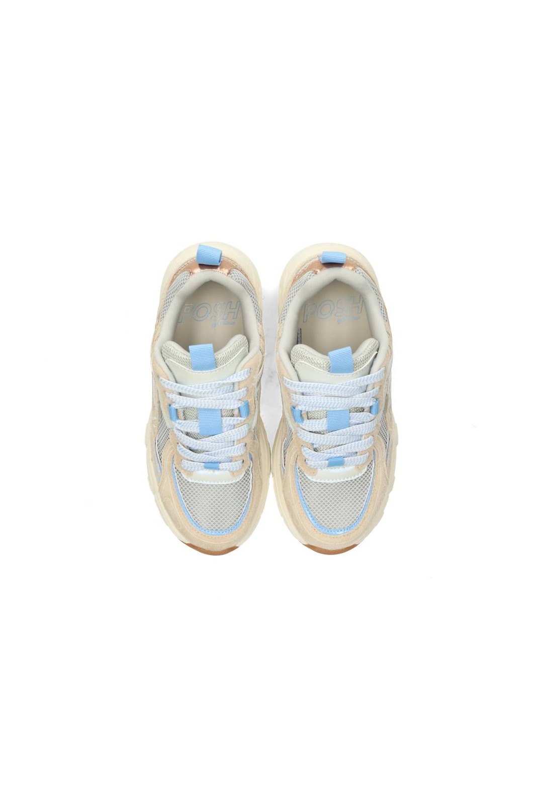 Bovenaanzicht van de ZARA sneakers met lichtblauwe veters en mesh afwerking