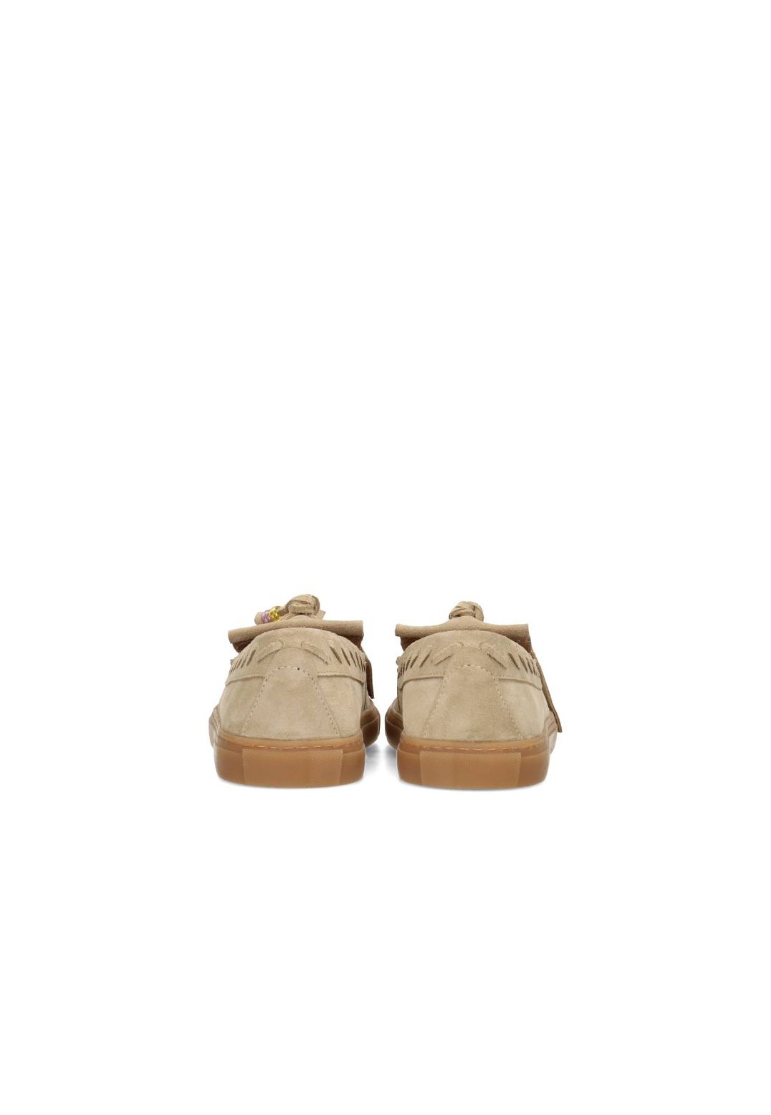 Achteraanzicht van beige suède loafers van PS Poelman