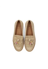 Paar PS Poelman loafers in beige suède van bovenaf
