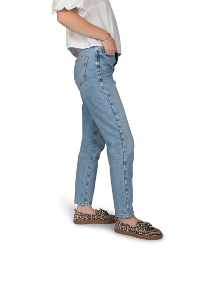 SILK loafers gecombineerd met jeans – zijkant in beeld