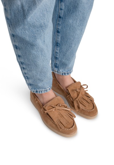 ZALAMA camel loafer gecombineerd met jeans – vooraanzicht