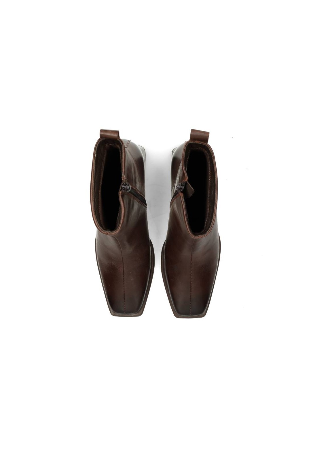 Top view of the Dua ankle boots showing 15 cm shaft height and 26 cm shaft width.