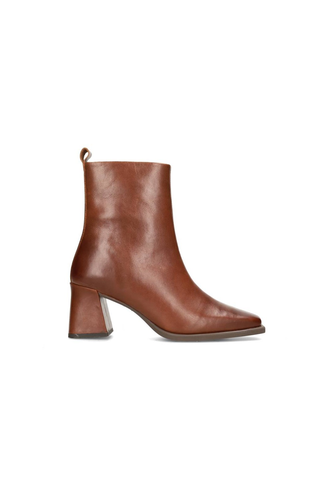 Dua ankle boot by PS Poelman – side view of cognac leather ankle boot with 7 cm heel.