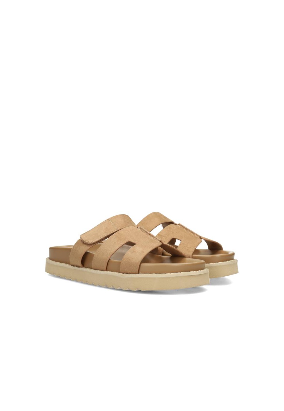 Angled front view of the beige GARBY sandal pair