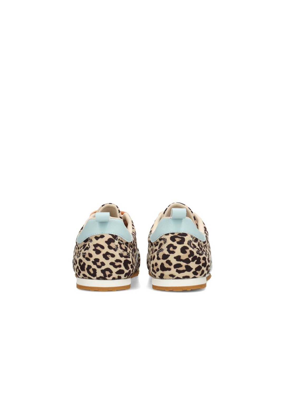 Achteraanzicht van de MAXINE sneaker met lichtblauwe hiel en leopardprint