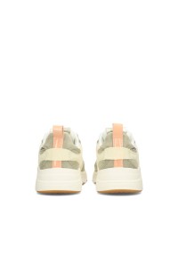 Achterkant van de ROSIE sneaker met peach-coloured hiel en mesh details