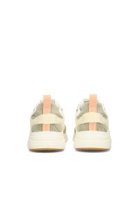 Achterkant van de CARO sneaker met peach pull-tab en mesh details
