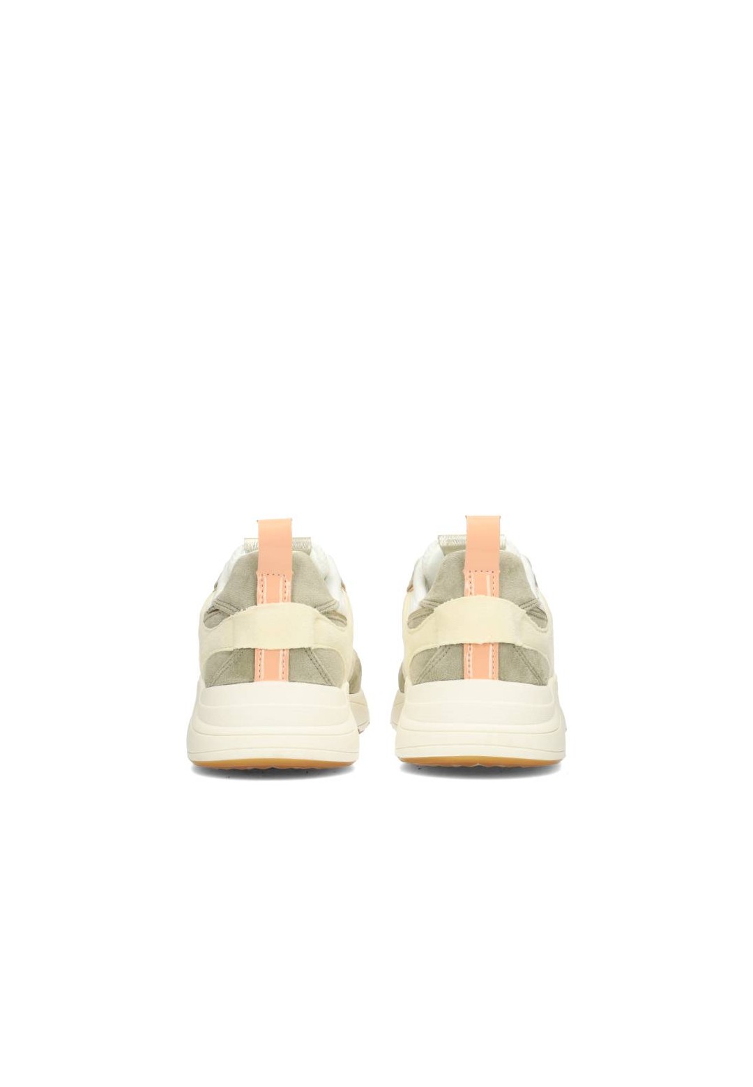 Achterkant van de CARO sneaker met peach pull-tab en mesh details