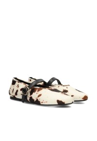 Side view of the Gina ballerinas with cow print and strap