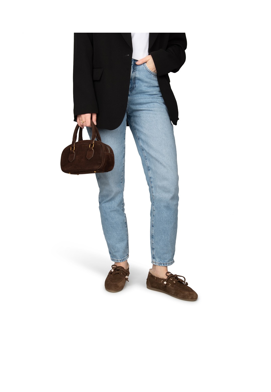 donkerbruine suède loafers dames gedragen met jeans