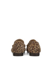 Achteraanzicht van de PS Poelman SAMMY instappers met leopardprint