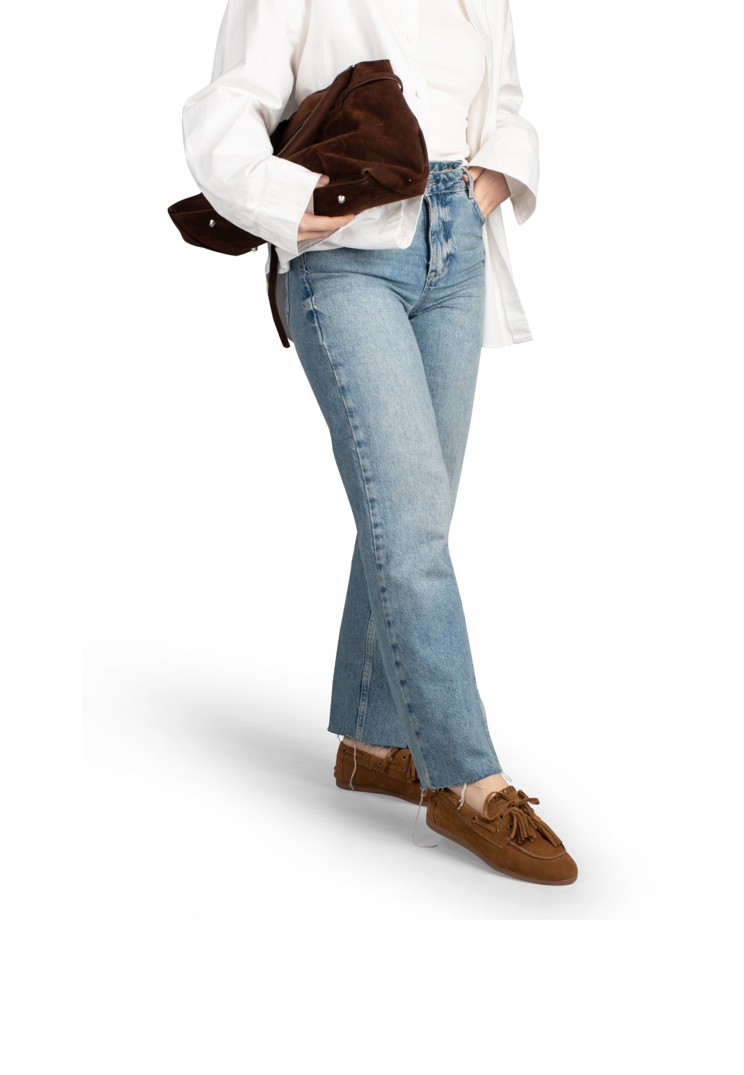 Casual outfit met PS Poelman LIRA loafers – vrouw in jeans en witte blouse