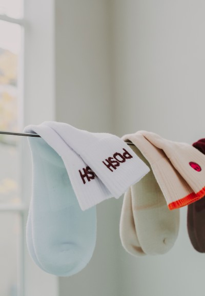 POSH by Poelman cotton socks in white and ecru – embroidered logo detail